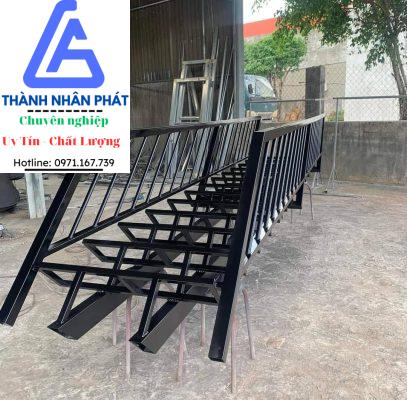 Làm cầu thang sắt giá rẻ tại quận Bình Thạnh