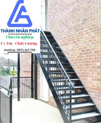 Lắp đặt cầu thang sắt tại Bình Dương