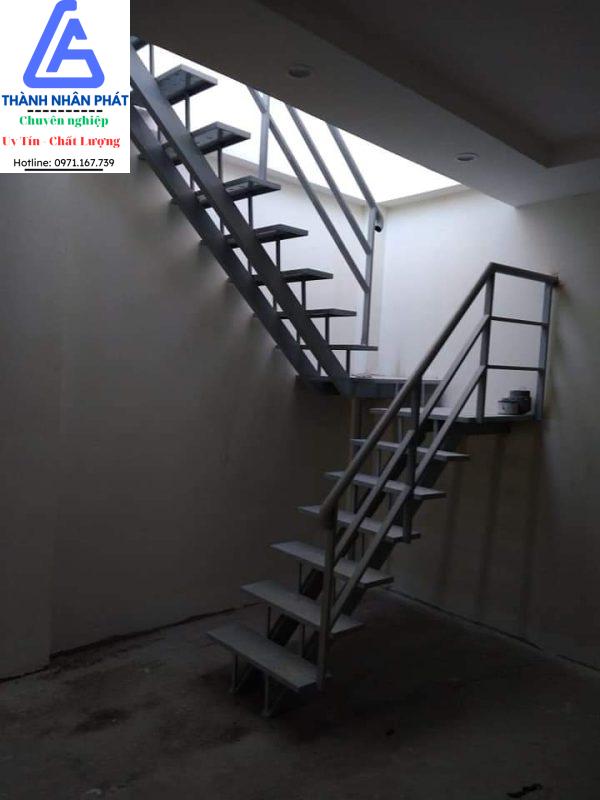 Làm cầu thang sắt tại quận 2 TPHCM