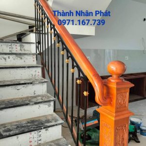 Dịch vụ làm cầu thang tay vịn gỗ tại quận 11