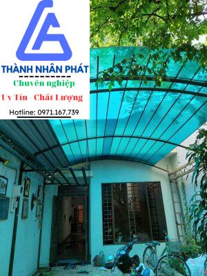 Thợ lắp đặt mái poly tại quận 4