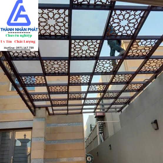 Dịch Vụ Làm Mái Poly Lấy Sáng tại Phú Giáo